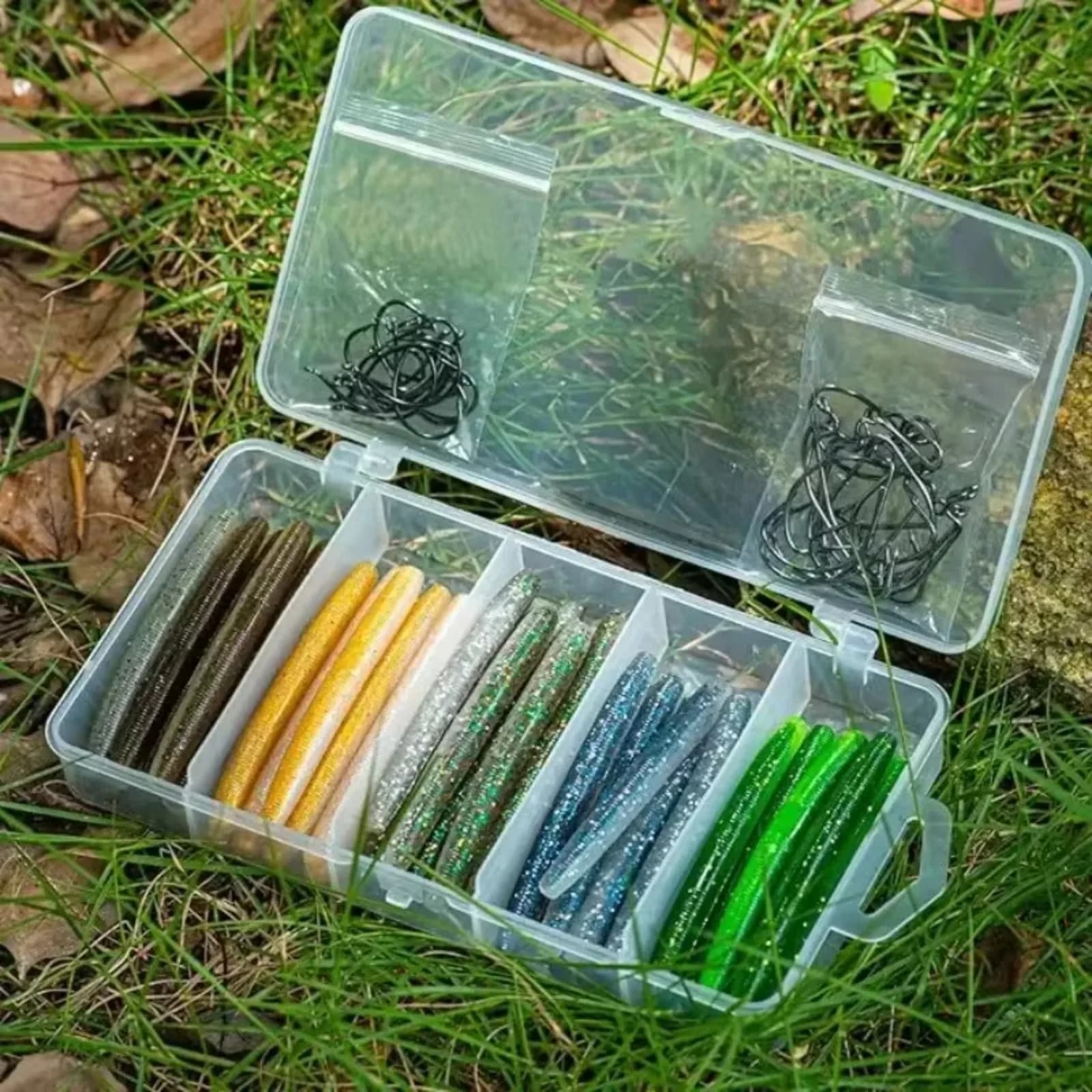 Goture Wacky Worms soft bait kit with #Ami 2/0 in 5 Colors, 7,2 cm, Artificial bait with Bass and Carp Fishing Box