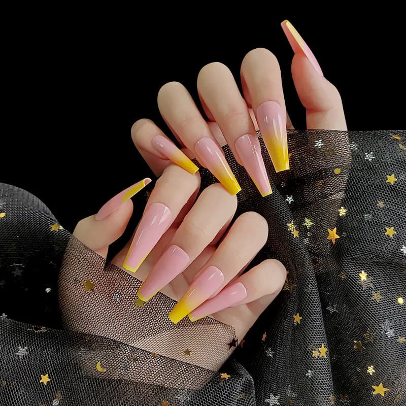 Nuove Unghie Finte Semplici Lunghe con Gradiente Rosa-Giallo 2026 - Nail Art Indossabile con Stili Carini e Design Multipli