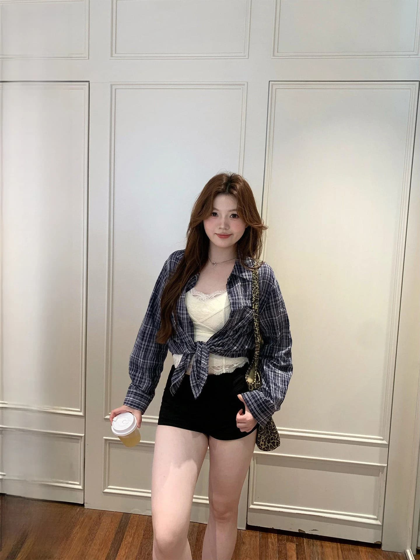 Set di camicia e pantaloncini con protezione solare leggera e traspirante, in tessuto plaid preppy, per abbigliamento casual da donna primavera estate