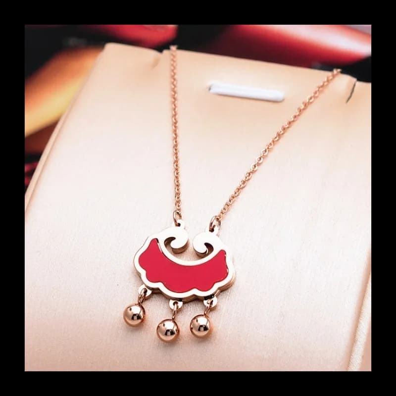 Semplice Mori Creativo Epossidico Xiangyun Collana Catena di clavicole femminili Versione coreana Piccolo ciondolo con lucchetto fresco a lunga durata N