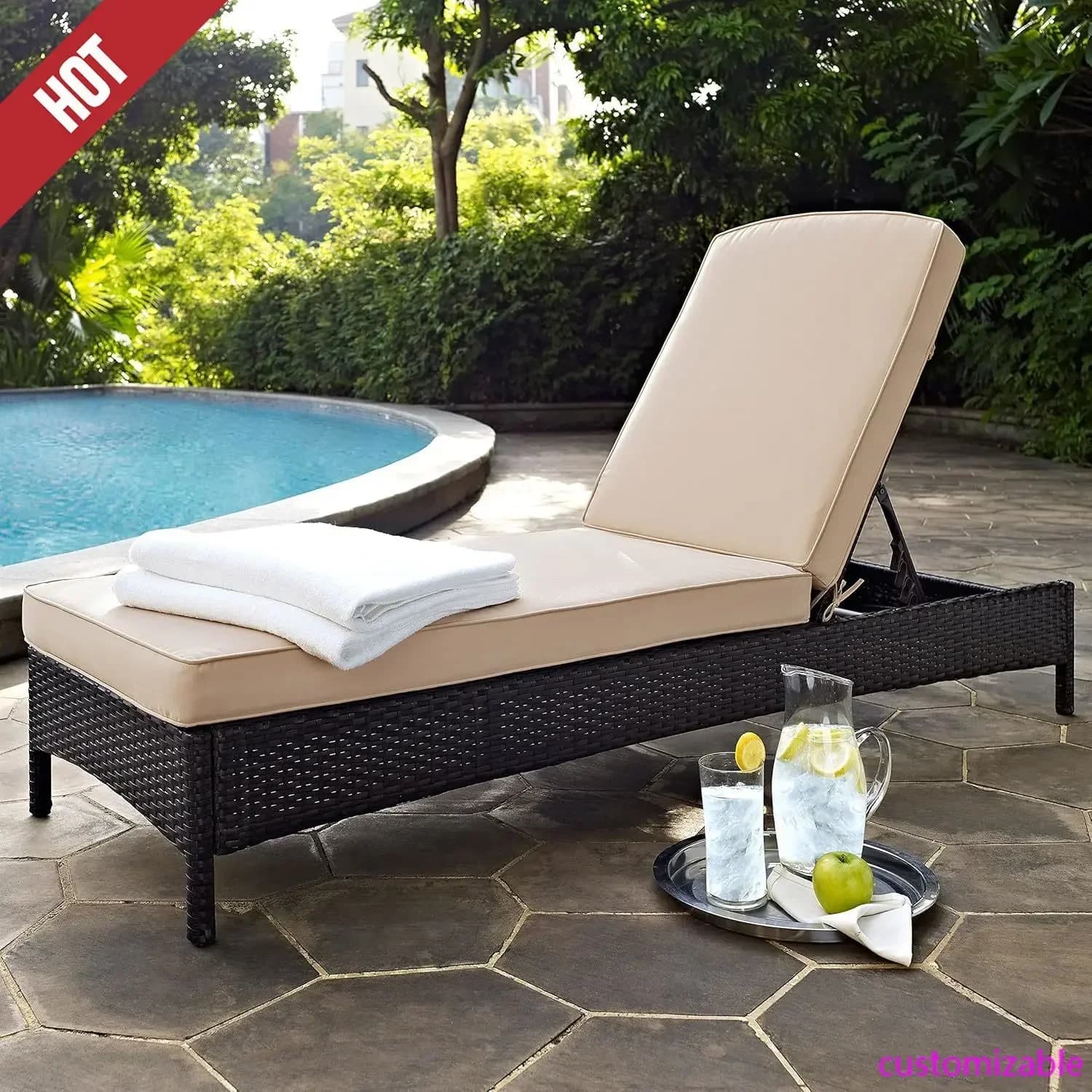 Sedia a sdraio reclinabile in vimini Harbor per esterni, per patio, terrazza, bordo piscina, marrone con cuscini color sabbia
