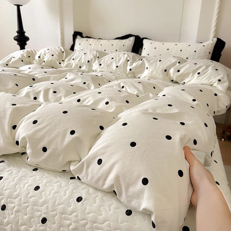 2025 new soft waxy quilt liner with ceroso washing Single double layer knitted sheet Bed linen Small fresh polka dots