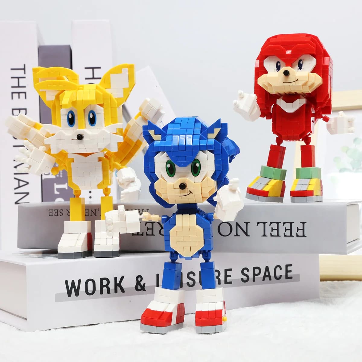 Blocchi da costruzione, personaggi dei cartoni animati, ornamenti da scrivania kawaii, regali di Halloween e compleanno, giocattoli di Natale, peluche, puzzle di dinosauri