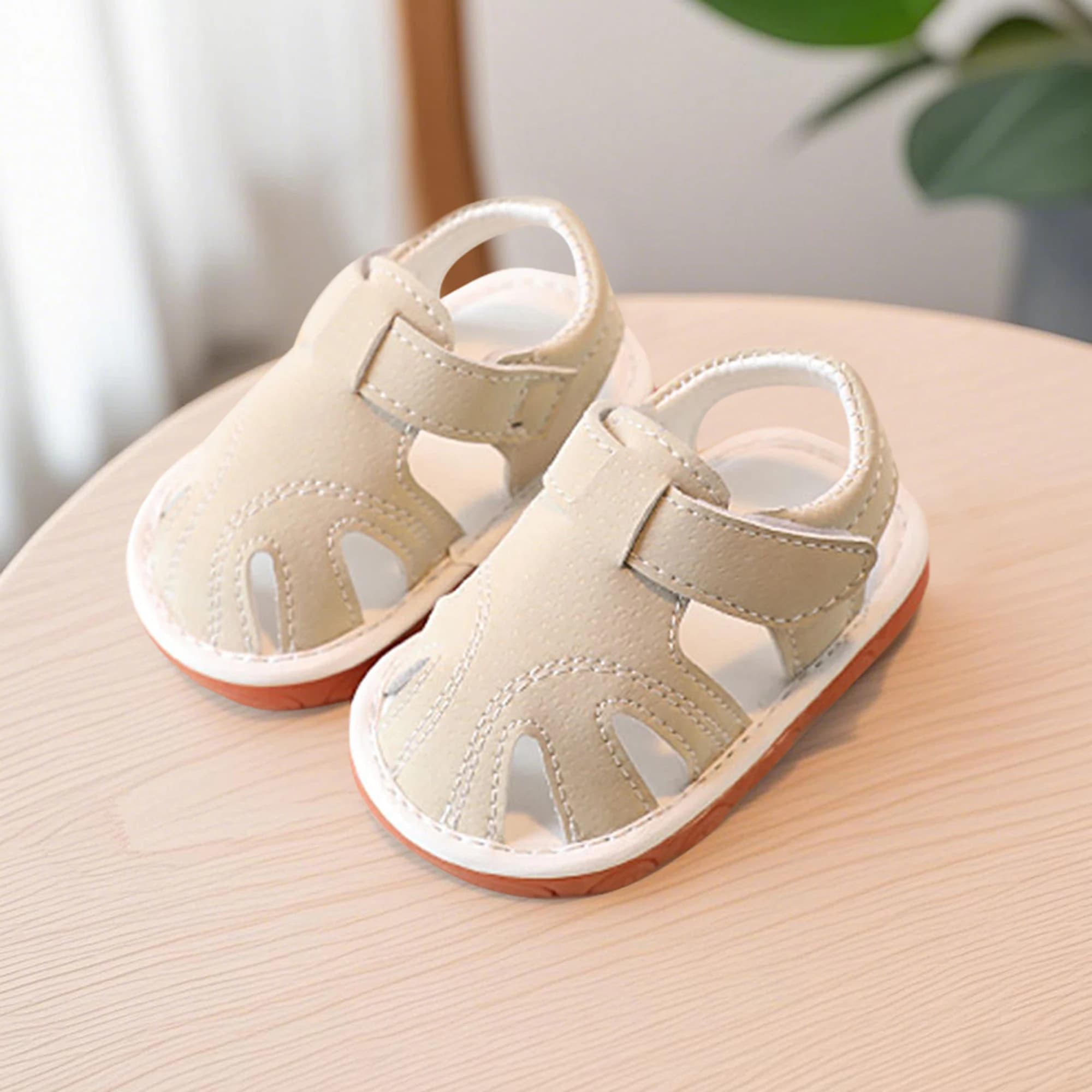 Adorabili sandali striduli per bambini con suola antiscivolo Scarpe leggere per la prima camminata per ragazzi e ragazze in estate