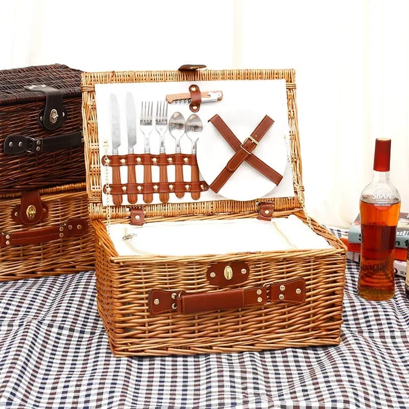 Picnic basket for family trips, food basket and outdoor camping dishes, hand-woven rattan storage box with lid