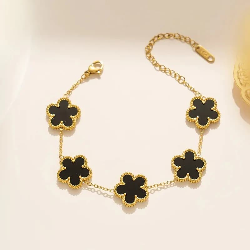 Bracciale di Lusso in Acciaio Inossidabile con Fiore a Cinque Petali in Bianco e Nero, Gioiello Semplice ed Elegante per Donna, Ideale per Uso Quotidiano e Feste