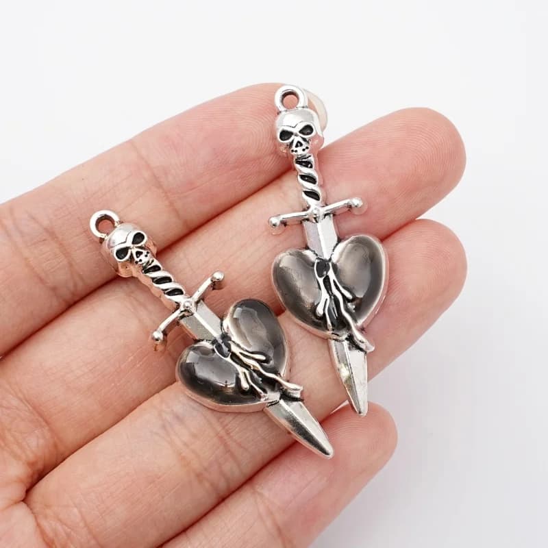 5Pcs Gothic Silver Skull Black Imitation Enamel Heart Pendant Used for DIY Necklace Bracelet Jewelry Making Supplies