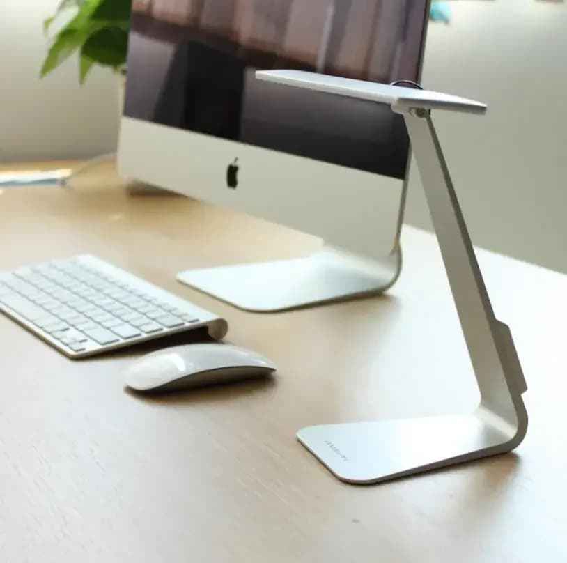 Lampada da scrivania a LED ultra sottile alla moda Lampada da lettura pieghevole con ricarica USB Lampada da scrivania semplice per l'apprendimento del dormitorio degli studenti