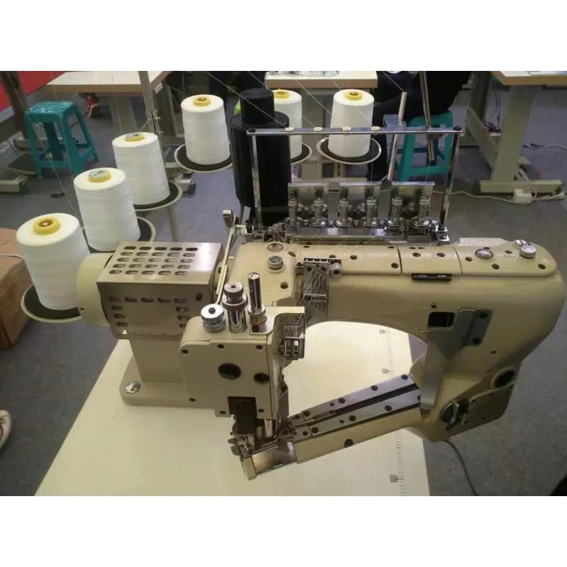 Cucitura senza cuciture patchwork a quattro aghi a sei fili Bocca piccola Giunzione Overlock Macchina Intimo Autunno Cl