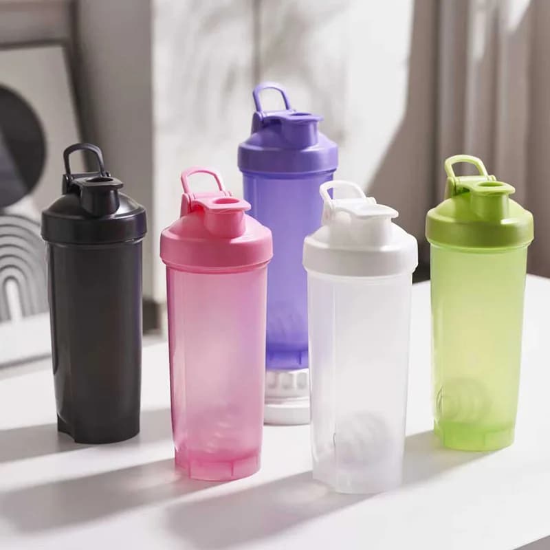 700ml Large Capacity Shaker Cup with Handle Outdoor Fitness Portable Sports Water Cup Protein Powder Shaker Cup Water Bottle