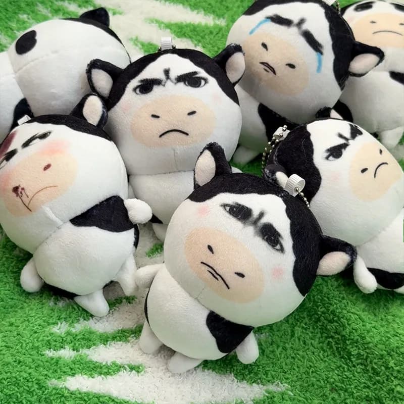 Portachiavi Peluche Meme Mucca Kawaii, Adorabile Mucca di Peluche con Espressione Divertente, Ciondolo per Borsa, Regalo di Compleanno, Decorazione per Zaino