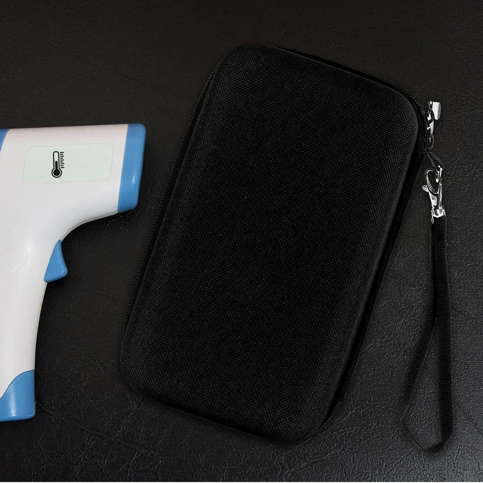 Thermal bag for front and ear thermometer models, durable zipper, airtight closure, scratch resistant, soft and cushioning interior protection