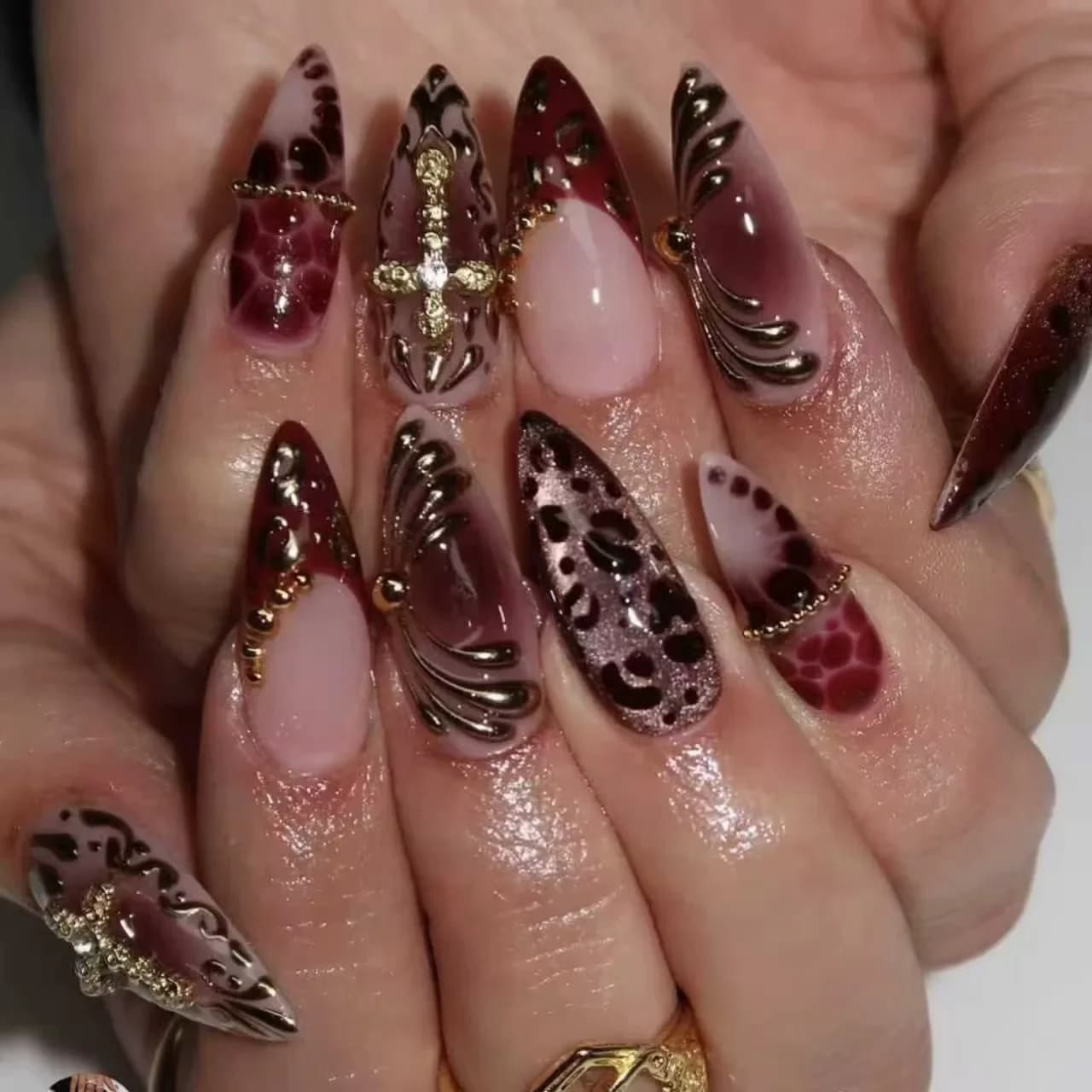 24 pezzi/set unghie finte 3D per donne e ragazze, punte a mandorla di media lunghezza, design leopardato a pois con fiori 3D in rilievo, unghie finte adesive.