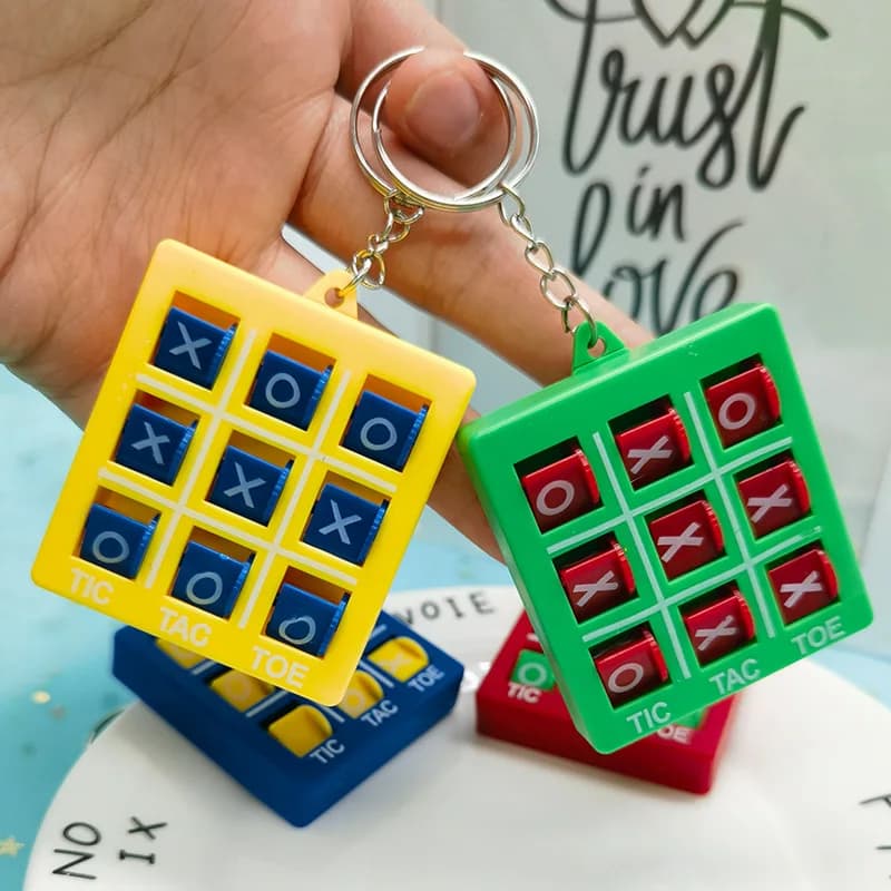 Puzzle per bambini Cerchio Forchetta Giocattolo di scacchi XO Gioco rotante Scacchi con ciondolo portachiavi per bomboniere di compleanno per bambini Pinata