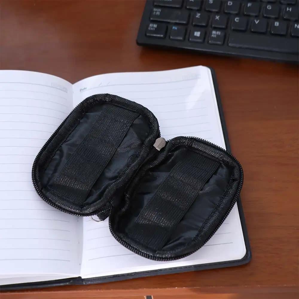 ‌ 10 Scomparti Elastici ‌ Organizzatore per chiavette USB antipolvere nero con cerniera, custodia protettiva per chiavette USB
