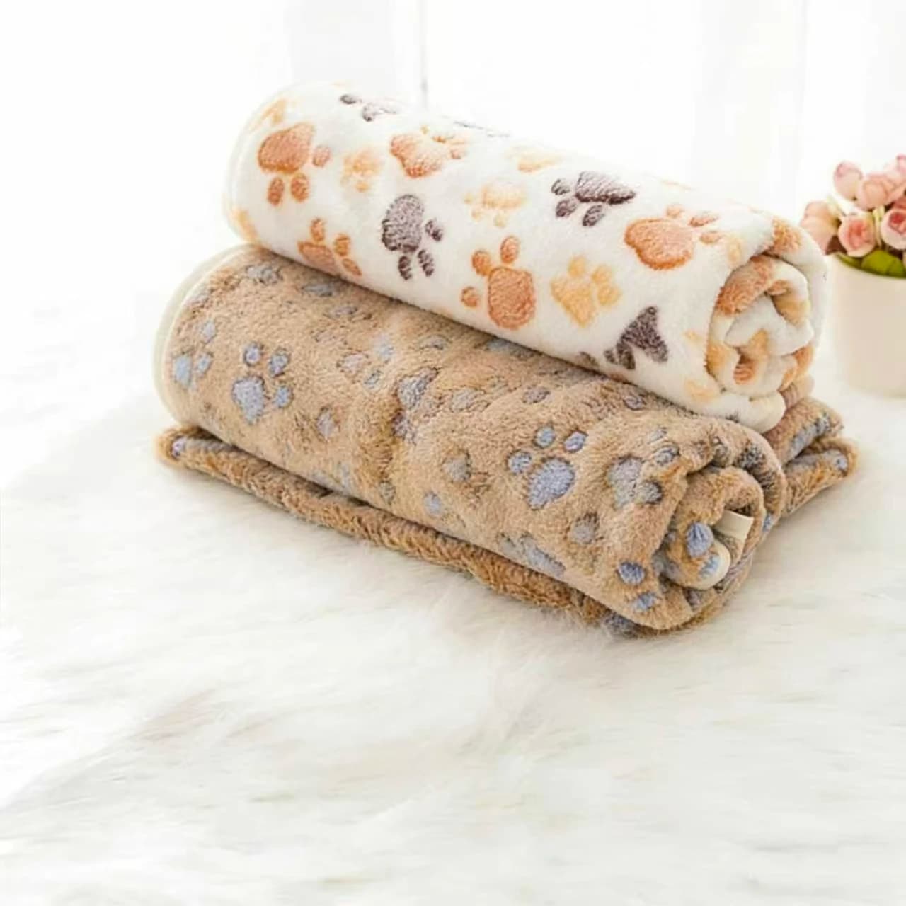 Coperta morbida e delicata sulla pelle per animali domestici, con stampa di zampe di cane, tappetino caldo adatto a tutte le stagioni per la biancheria da letto degli animali domestici.