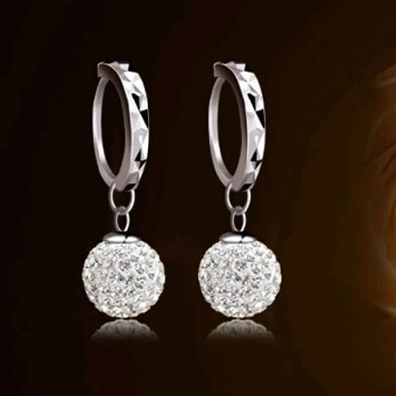 Versione coreana degli orecchini da donna con sfera tempestata di diamanti alla moda, orecchini versatili con temperamento in ceramica morbida, un pezzo di hai