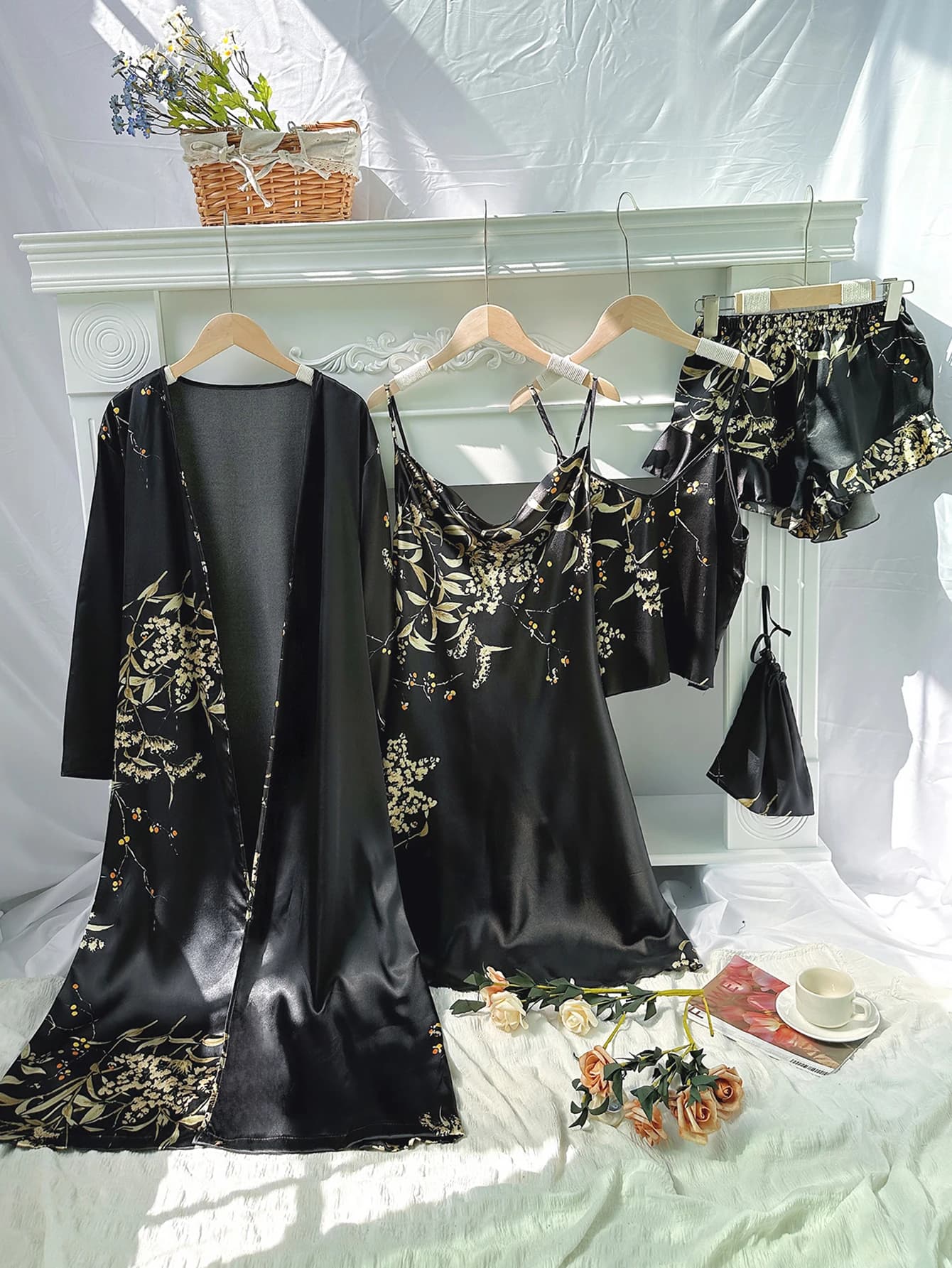 Set Pigiama da Donna 5 Pezzi con Stampa Ciliegie, Lussuosa Vestaglia con Scollo a V, Abbigliamento Casual e Comodo per Casa, Ideale per l'Estate