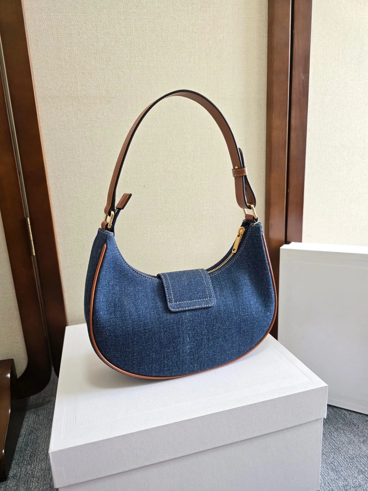 Student All-match Designer Style Women Large PU Handbag Matte Shoulder Bag Thin Adjustable Crossbody Strap Medium Ladies School Bag Light Weight Anti-stain For Campus Weekend Shopping Outdoor Trip Women Portable Purse