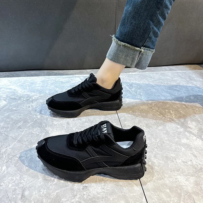 2025 Scarpe da ginnastica da donna con plateau Scarpe da corsa nere antiscivolo leggere per il tempo libero di nuova moda Scarpe da donna firmate di moda