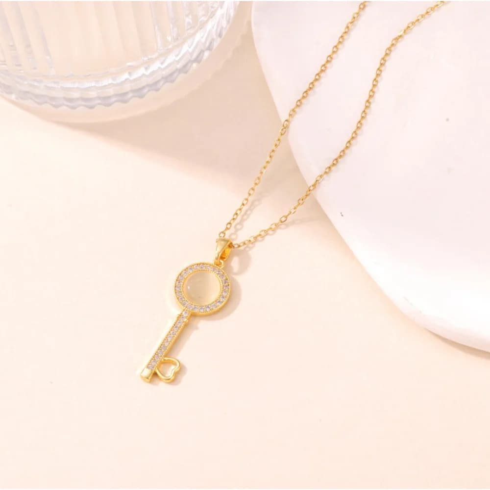 【Titanium Steel】Light luxury moon full of diamonds micro-inlay design Internet celebrity temperament shining necklace women'