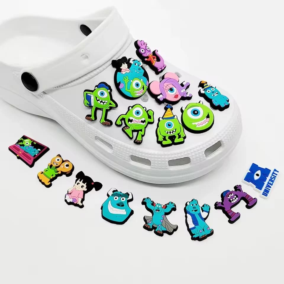 20 Pezzi Potdemiel Disney Monster College Series Charm per Scarpe, Accessori Decorativi Fai-da-Te, Spille per Scarpe, Sandali e Ciabatte