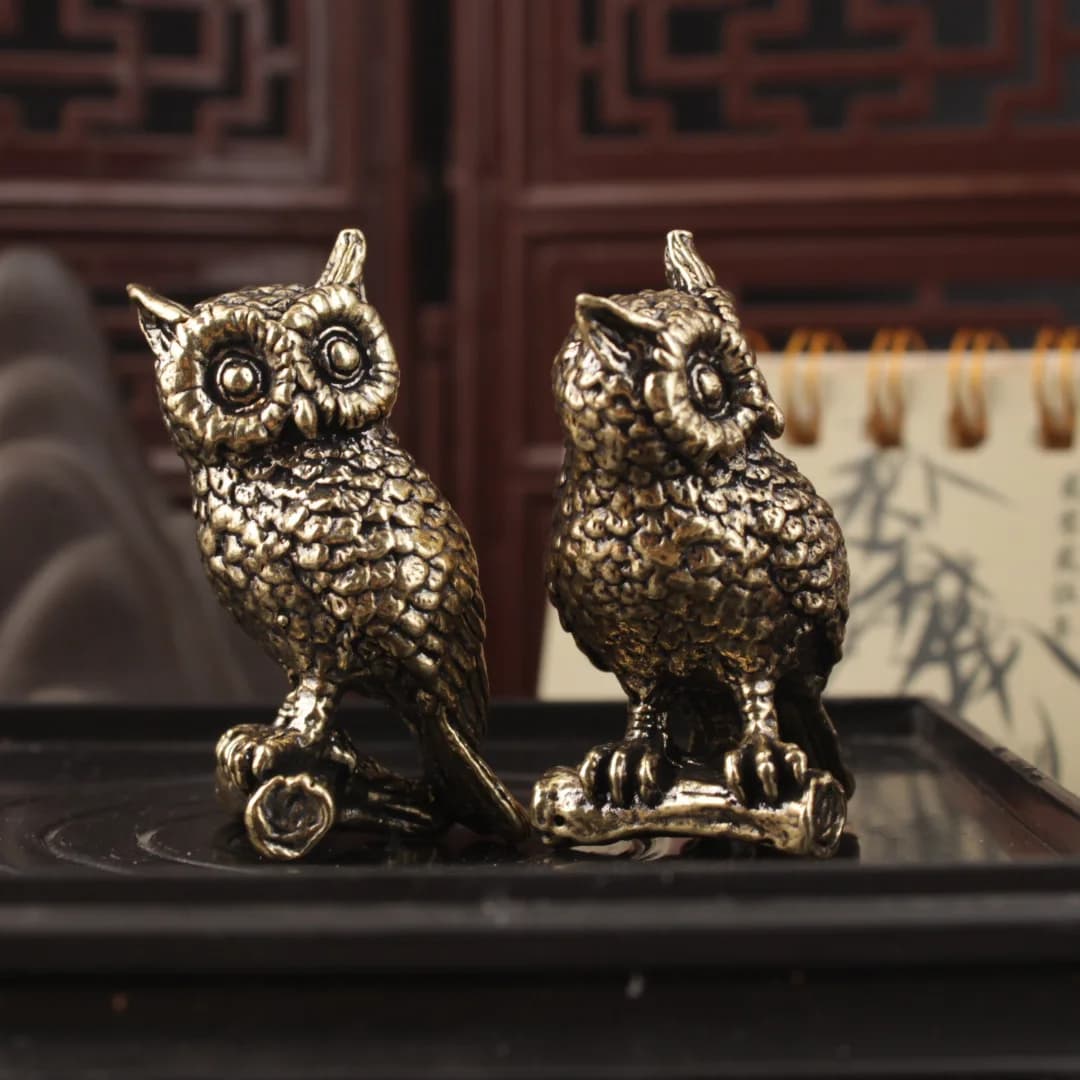 Brass solid owl ornament creative home decoration copper carving handicraft tea pet table top pendulum