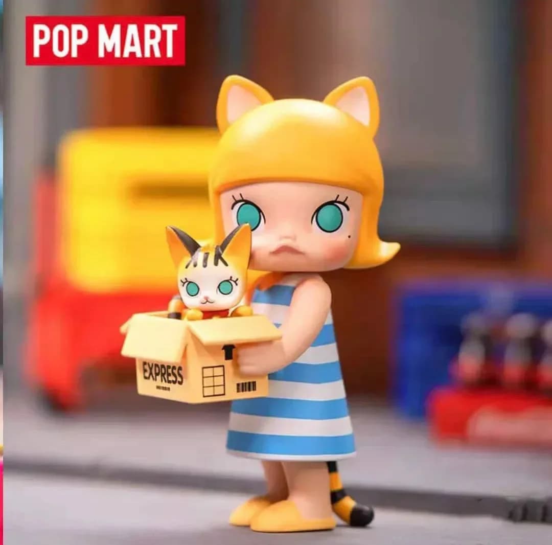 Pop Mart Molly My Childhood Series Scatola cieca Giocattoli Scatola misteriosa Guess Bag Collezione di ornamenti per il desktop della bambola Figura anime carina