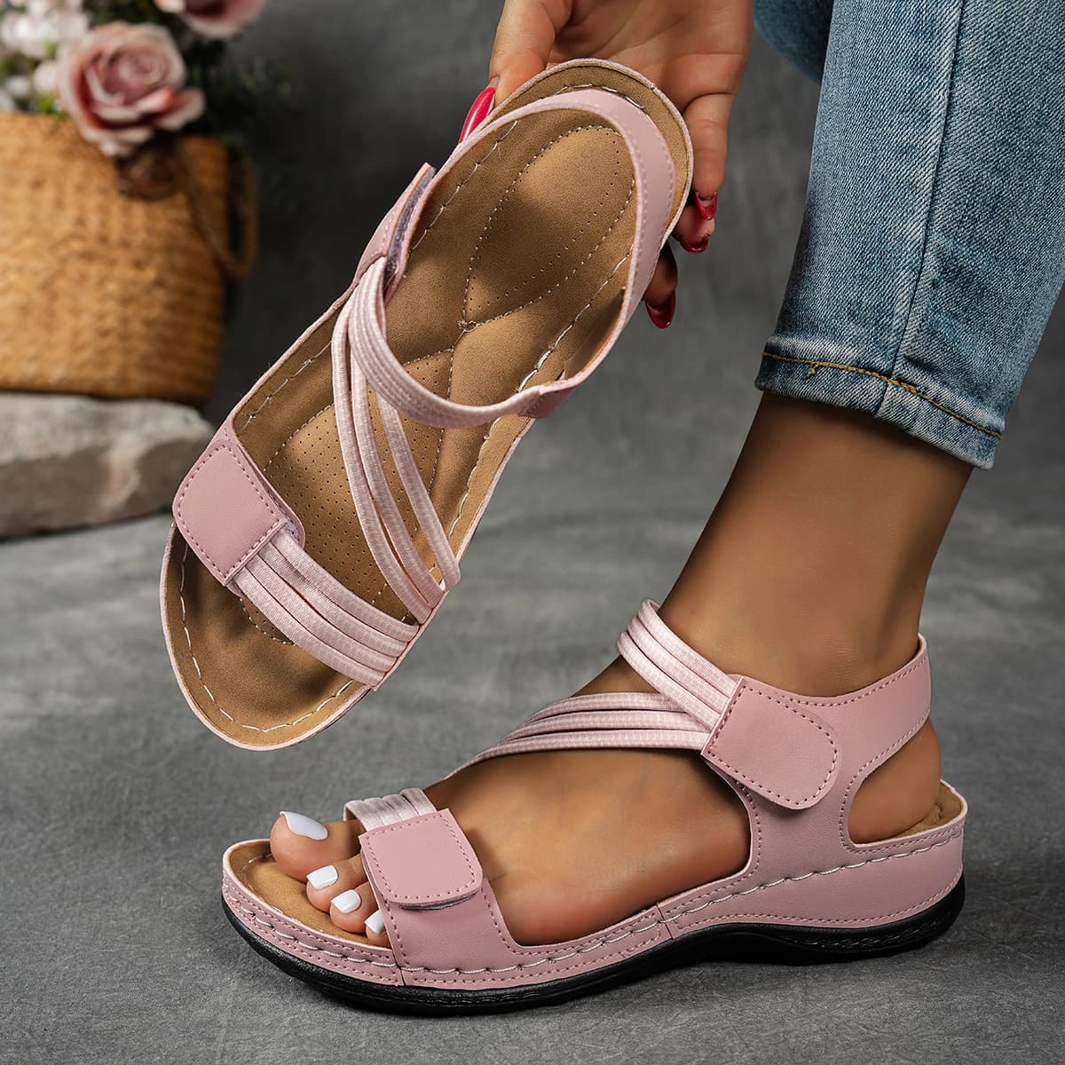 2025 Sandali da donna di nuova tendenza Sandali con plateau da esterno Scarpe firmate estive Zeppe casual Scarpe leggere con tacco morbido Donna