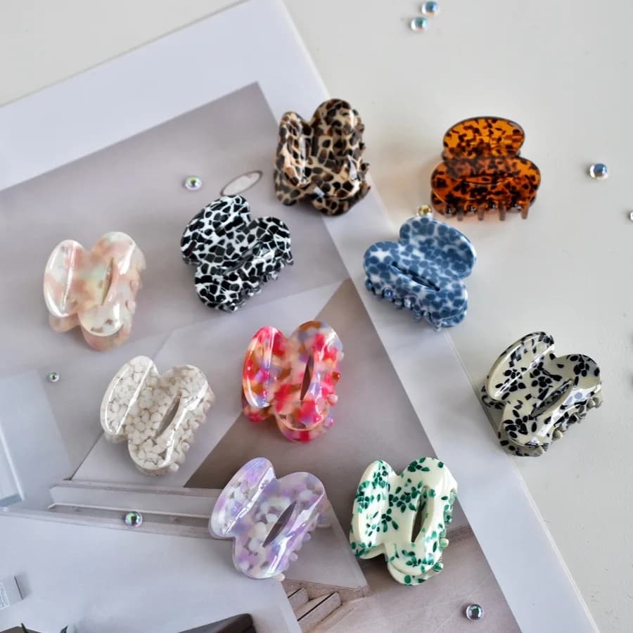 New Elegant Sweet Small Oval Hair Claw Clip for Women Secure Grip Hair Accessories Ponytails Cute Hair Clips Sophisticated Style