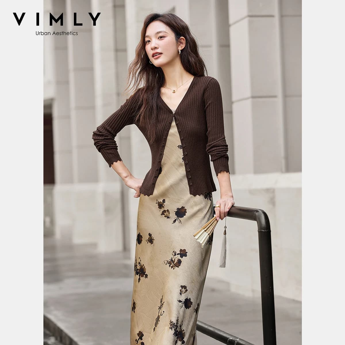 VIMLY Completo Donna Due Pezzi Autunno 2026 Marrone Lavorato a Maglia Slim Cardigan e Vestito Lungo con Bretelle Elegante Completo Femminile A2396