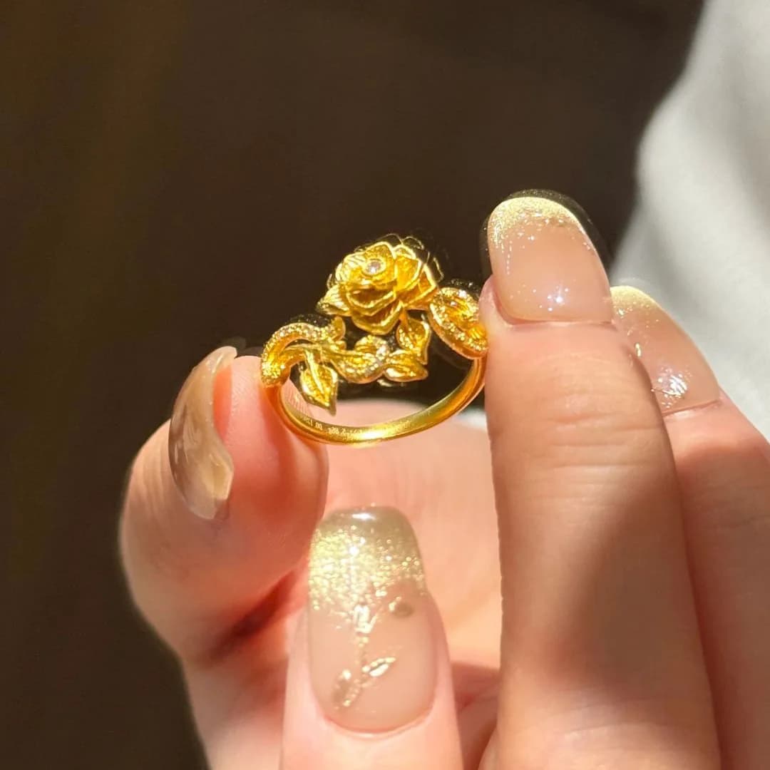 Novità in scintillante stile palazzo Anelli con fiori di rosa per le donne Moda leggera Lusso Retro intarsio Anello con diamanti Regalo di gioielli da sposa
