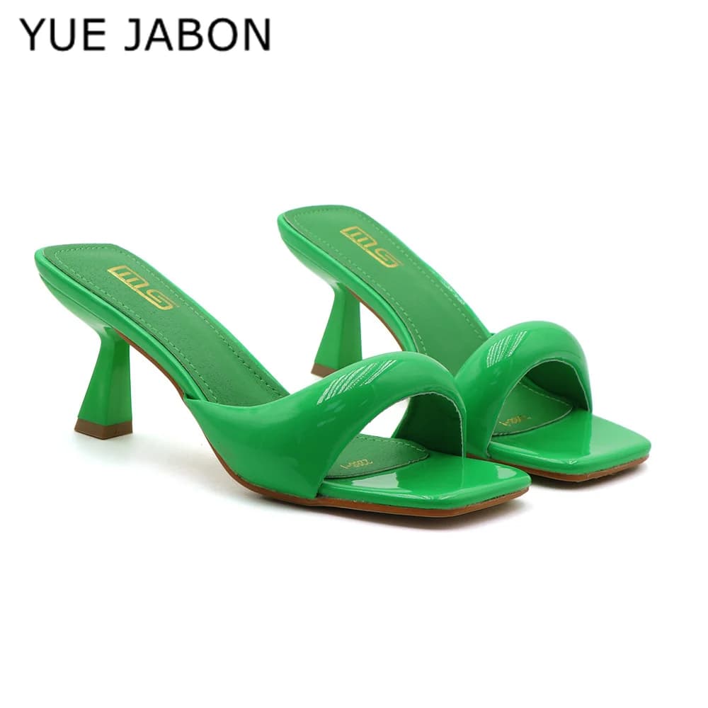 Nuove pantofole da donna in pelle sexy Slingback Tacchi a spillo romani Elegante tacco strano Testa quadrata Raso Pull-On Femme Zapatillas