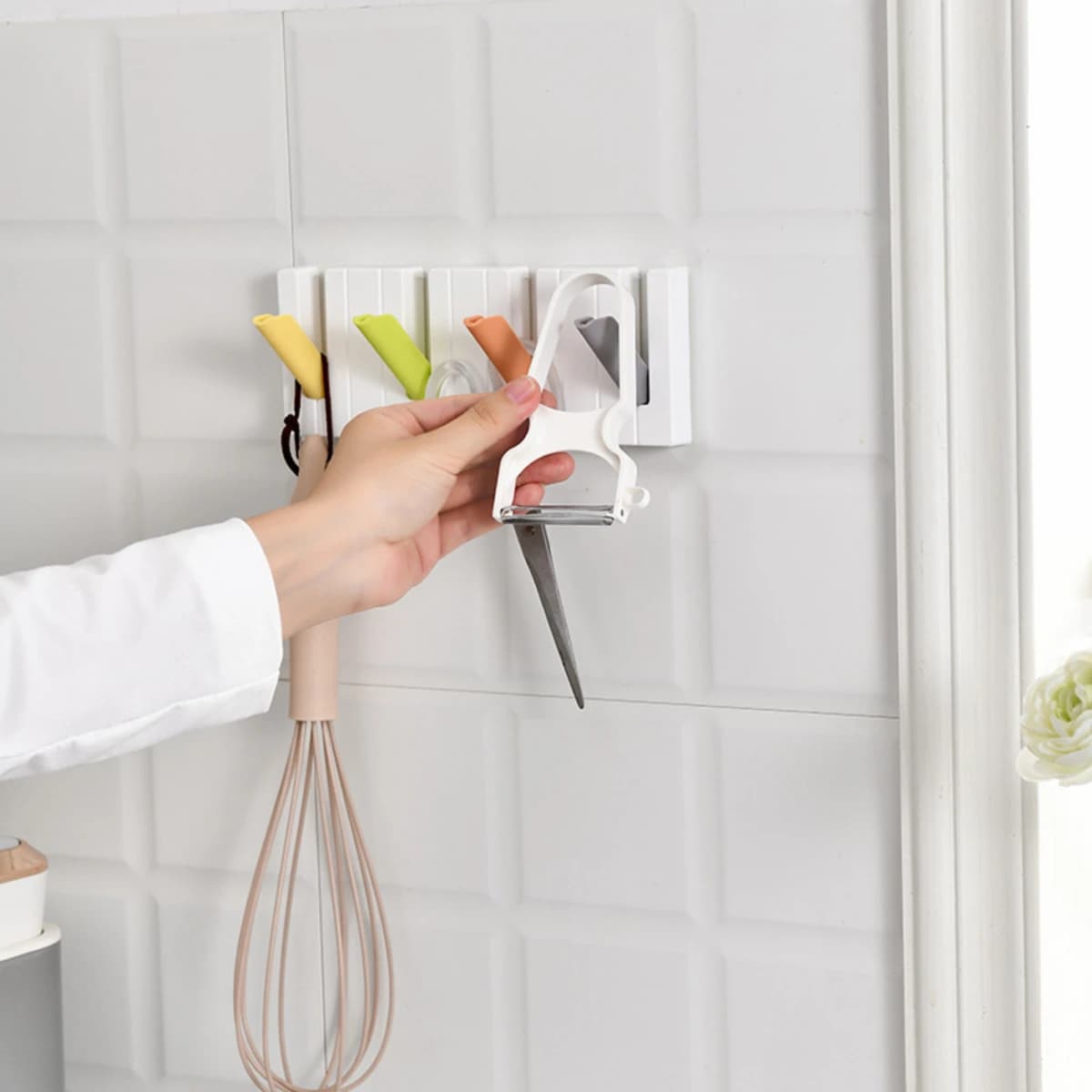2026Four panel piano hook, no punching hook behind the entrance door, bag, hat, clothes hook, bathroom, kitchen adhesive hook