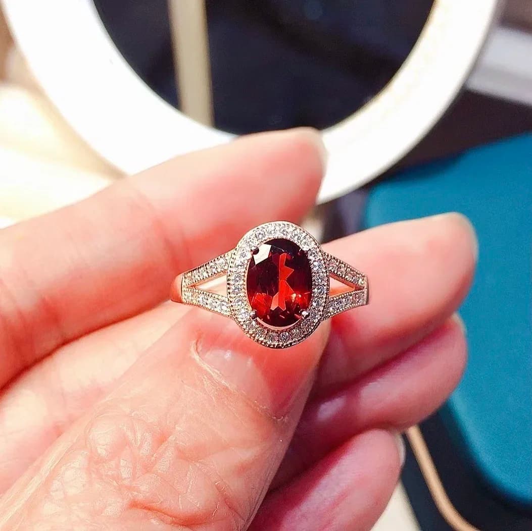Elegante anello in argento con granato per la festa 6mm * 8mm Anello con granato naturale di grado VVS Gioielli con granato in argento massiccio 925