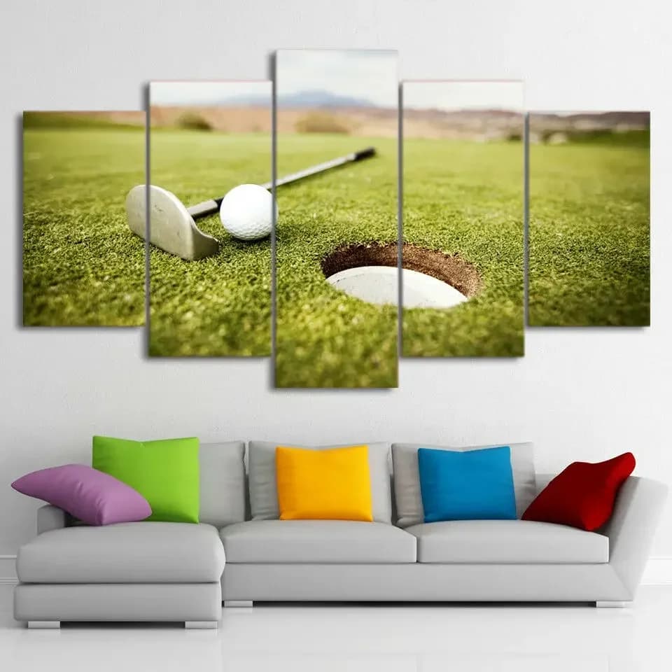 Pallina da golf a 5 pannelli Putter in ferro vicino al foro Campo da golf Poster Wall Art Immagini su tela Decorazioni per la casa Stampa HD Decorazione della stanza Pittura