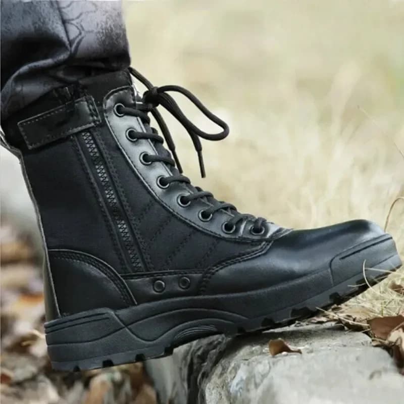 Nuovi stivali da uomo alla moda popolari Stivali invernali da combattimento traspiranti in pelle da esterno Taglie forti Stivali da deserto Scarpe da trekking da uomo