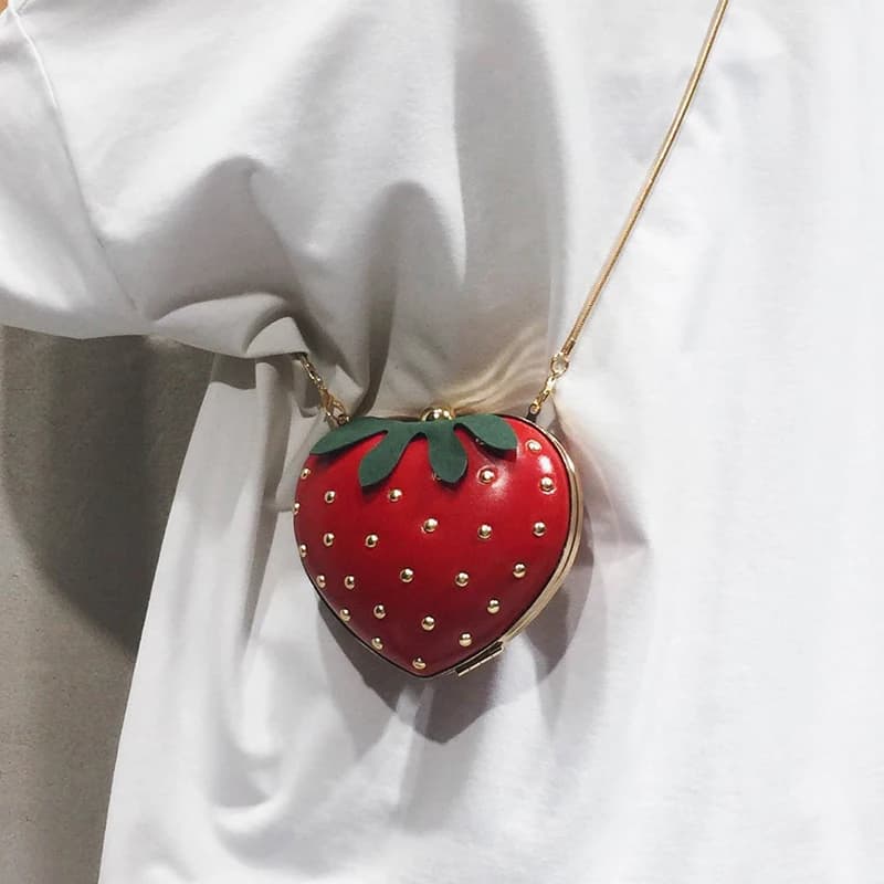 Carino frutta fragola a forma di cuore Pu rivetto Mini moda donna borsa a catena pochette borsa a tracolla tote borsa con patta femminile Q5