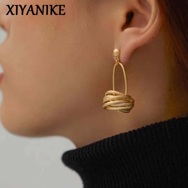 XIYANIKE Orecchini pendenti a forma di cestino color oro opaco con temperamento francese per le donne, gioielli fatti a mano, regalo per feste, festival musicali