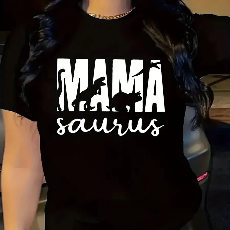 【Nuovo stile】T-shirt nera da 200 g per la festa della mamma Mama Saurus - Design casual con scollo rotondo e design a blocchi di colore con stampa "MAMA" e "Saurus" su tutta la superficie
