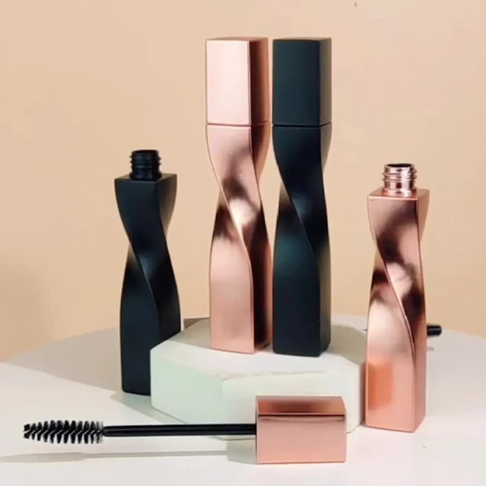 Set da 4 Tubetti Vuoti per Mascara e Bacchette Applicatrici per Siero Ciglia Fai-da-te, Olio di Ricino, Bottiglie Portatili per Pennelli Ciglia, Ideali per Viaggi, Regalo Perfetto