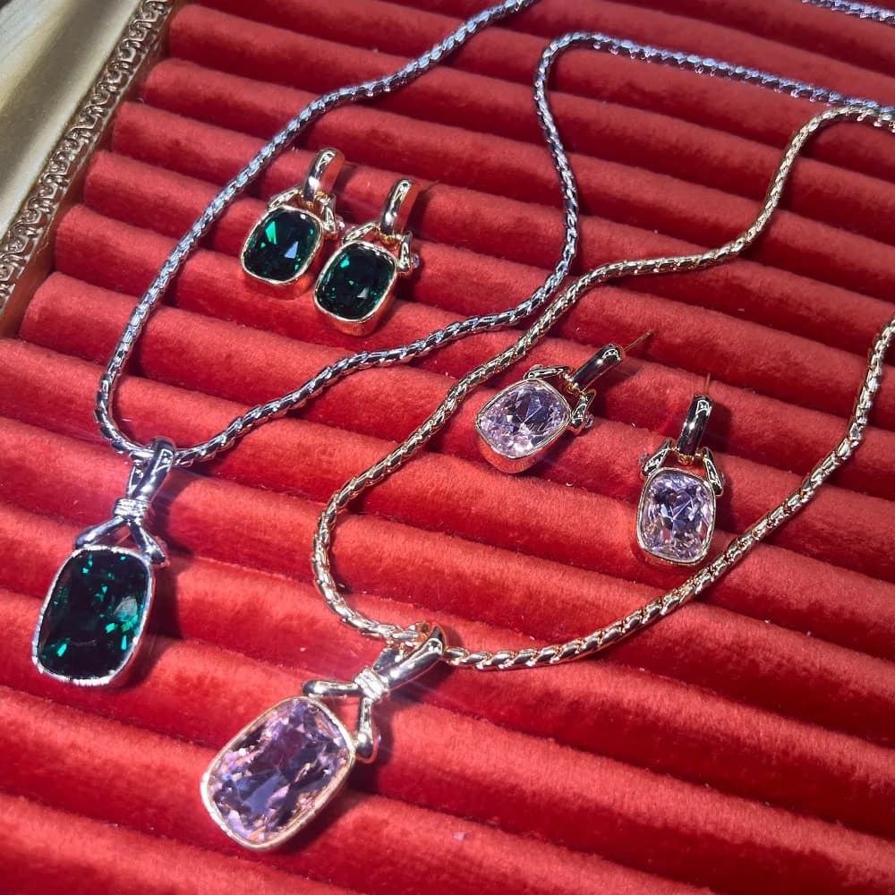 Lightweight and simple luxury jewelry set with 18K French snake bone chain, earrings with versatile temperament necklace with wholesale niche design sense