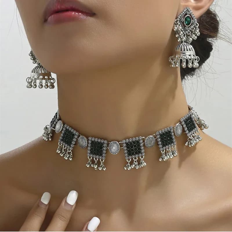 Gioielli vintage per le donne Set di gioielli con decorazione in cristallo artificiale Perline di metallo Collana con nappe Orecchini Set per regalo da donna