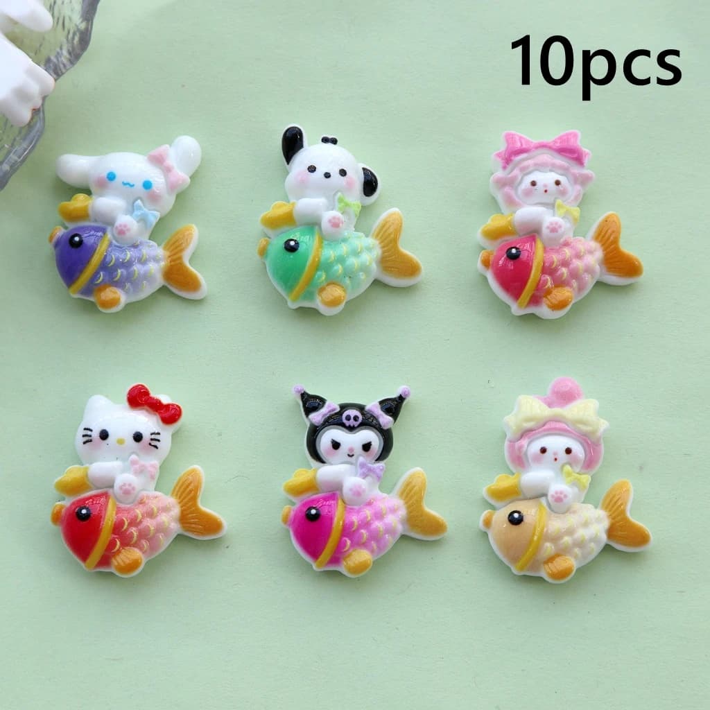 10 Pezzi Cabochon in Resina con Personaggi Cartoon Kawaii che Cavalcano Pesci, Ciondoli Carini a Forma di Gatto e Cane per Decorazione Fai-da-Te di Custodie per Telefoni e Fermagli per Capelli