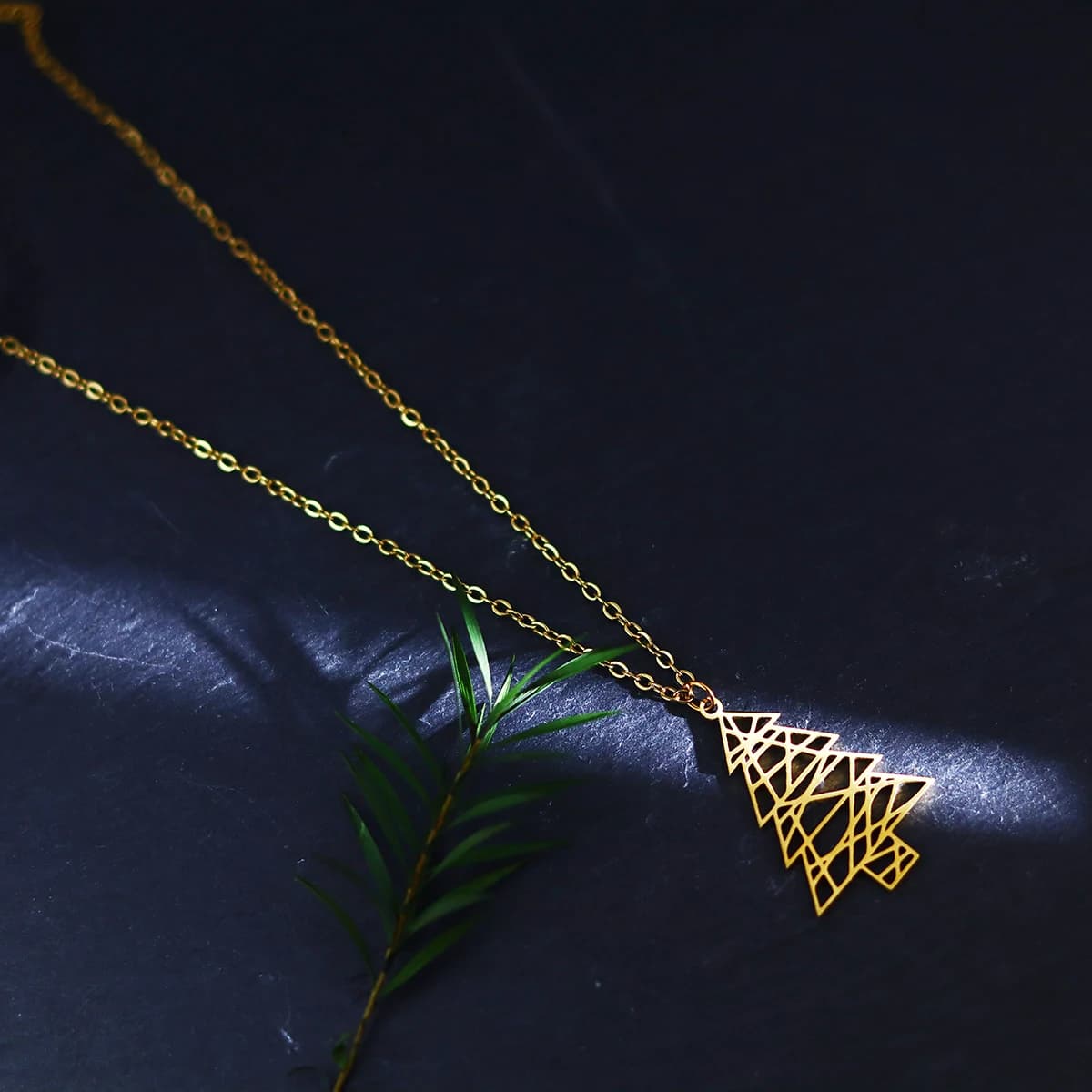 Todorova Collane con ciondoli geometrici in acciaio inossidabile con linee di albero di Natale per donne Regali di Natale Collana girocollo Gioielli