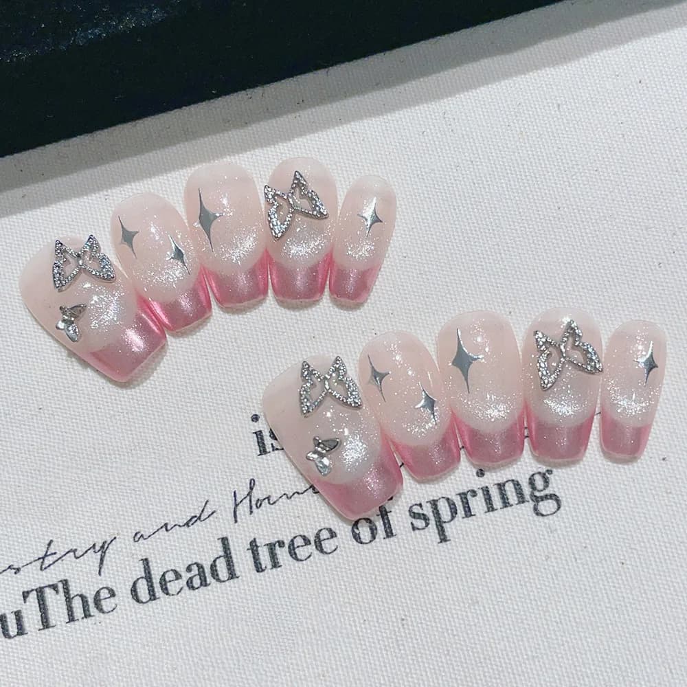 Kit di 10 Unghie Finte Trapezoidali Corte Fatte a Mano, Unghie Finte Rosa, Nail Art Indossabile Stile Romantico, Farfalla Argentata, Stelle