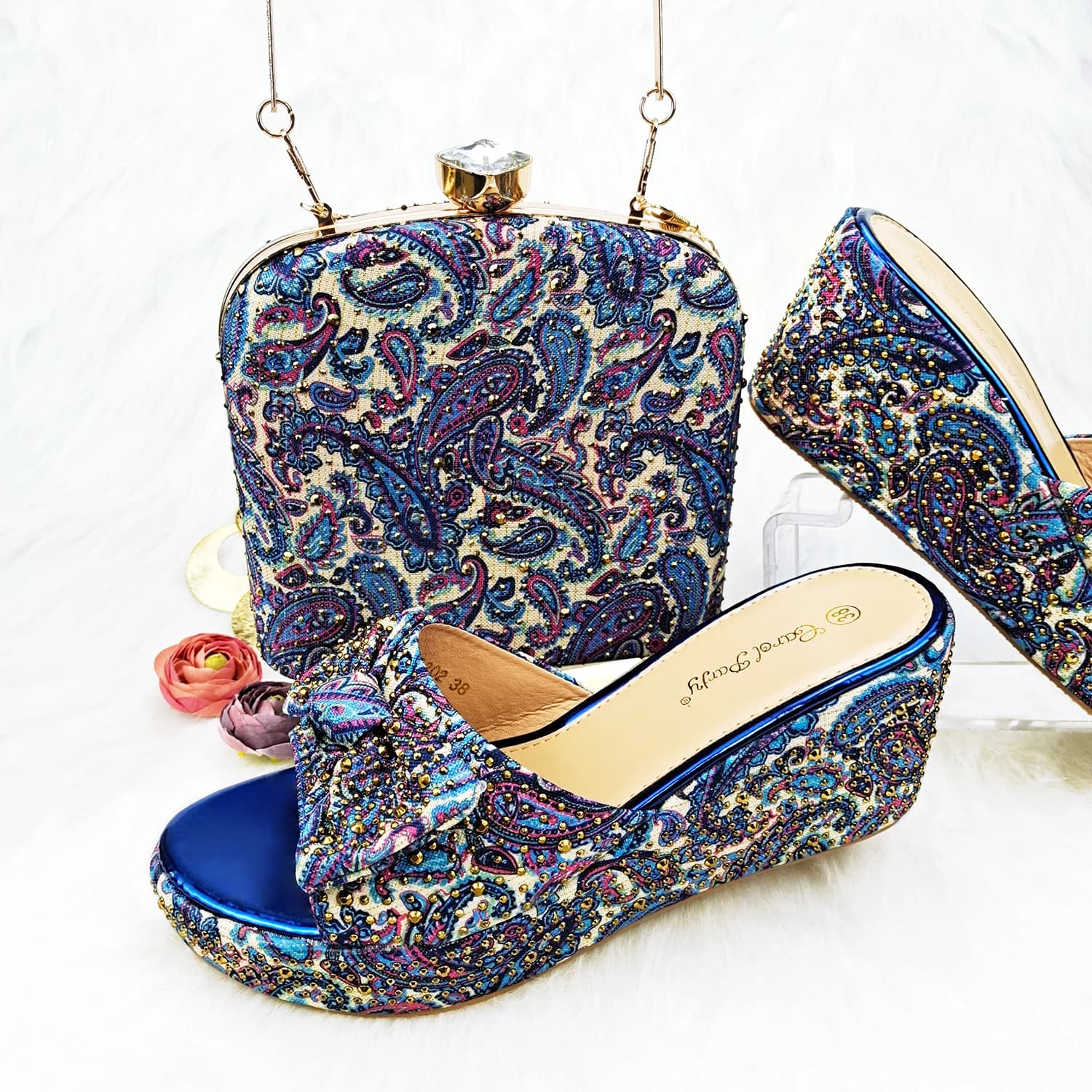 Spot Goods! Borsa rigida in metallo popolare Nigeria con zeppa abbinata alla borsa da donna per feste o pendolari Scarpe comode da donna