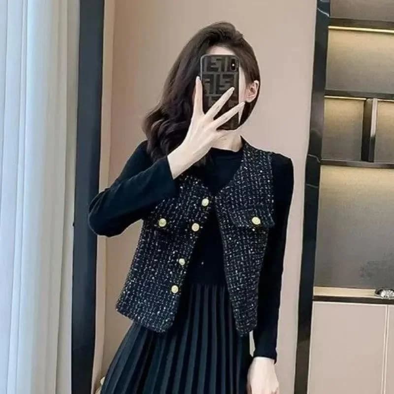 Women's Short Sleeveless Jacket Single Button Coat Crude Tweed Sequins Versatile Autumn New Arrival Commute Style round Neck