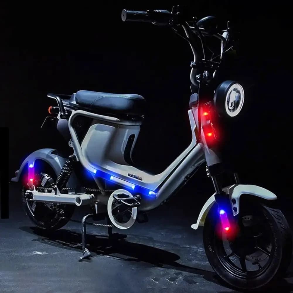 Mini Luce LED Lampeggiante per Bicicletta con Allarme Simulato, Luce di Avvertimento per Auto Alimentata a Energia Solare, Lampada Fittizia Ultra-Luminosa 12V per Bici