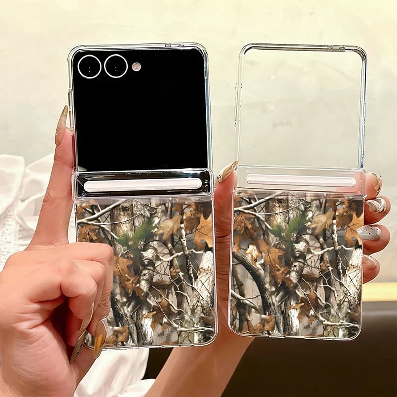 Cover Magnetica Trasparente Antiurto in PC con Motivo Caccia nella Foresta per Samsung Galaxy Z Flip7 FE Flip6 Flip5 Flip7 6 5
